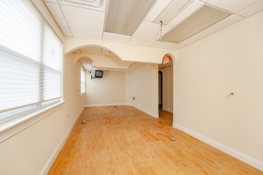 More Photos Of 98 New Rd, Somers Point Showroom For Sale