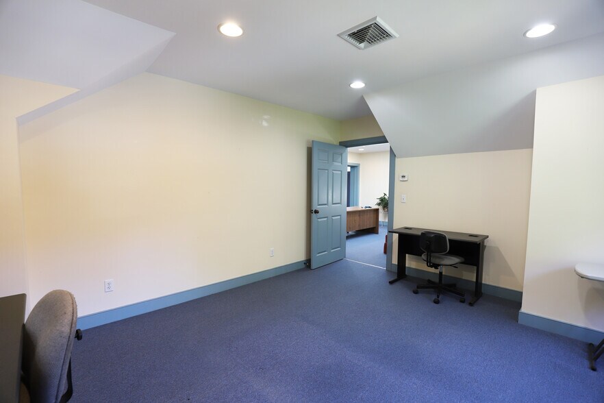 More Photos Of 49 Locust St, Falmouth Office Residential For Lease