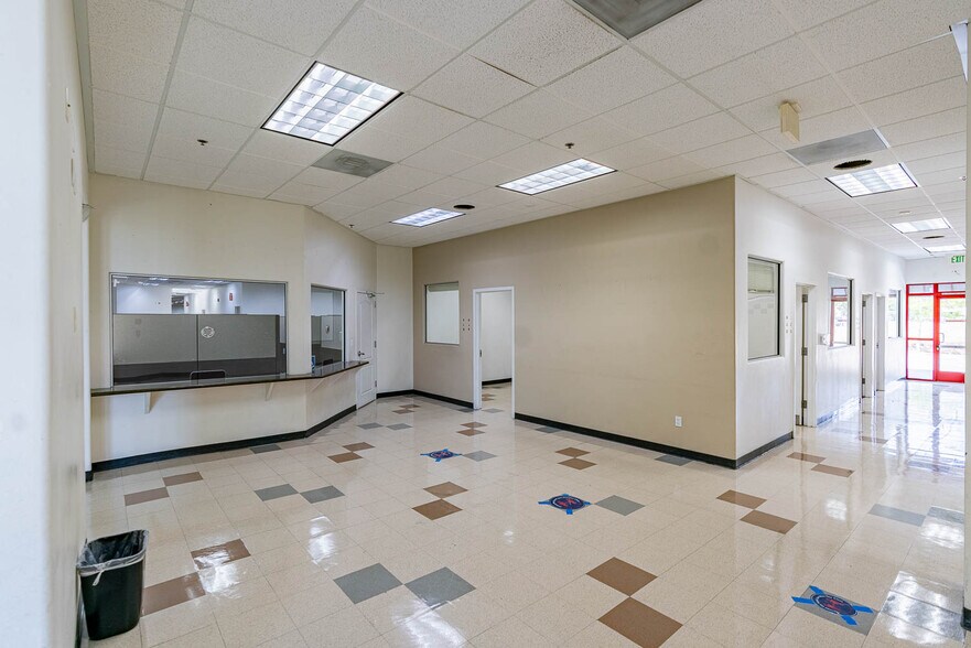 More Photos Of 300-304 E Avenue K6, Lancaster Office For Lease