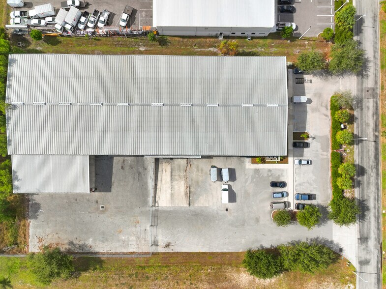 More Photos Of 7899 Drew Cir, Fort Myers Warehouse For Lease