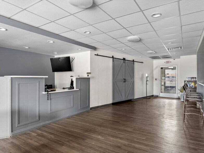 More Photos Of 908 Washington St, Manitowoc Hotel For Sale