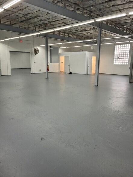 More Photos Of 7836 Oberlin Rd, Elyria Warehouse For Lease