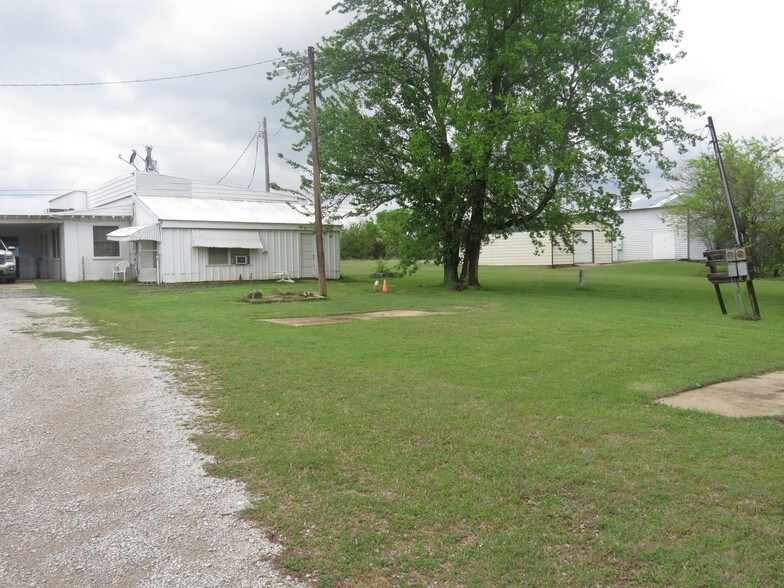 More Photos Of 3336 S Commerce St, Ardmore Self Storage For Sale