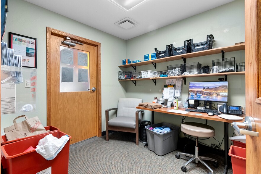 More Photos Of 445 S Adams St, Green Bay Office For Lease