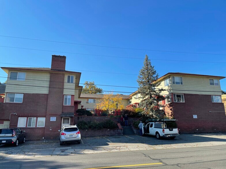 Primary Photo Of 300 W 4th St, The Dalles Apartments For Sale