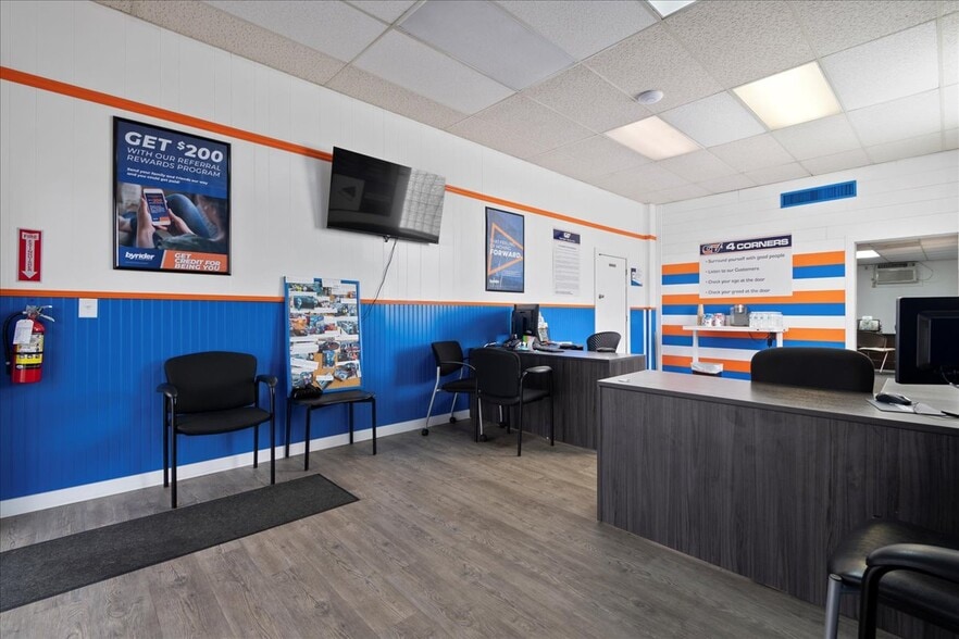 More Photos Of 2008 Okeechobee Blvd, West Palm Beach Auto Dealership For Sale