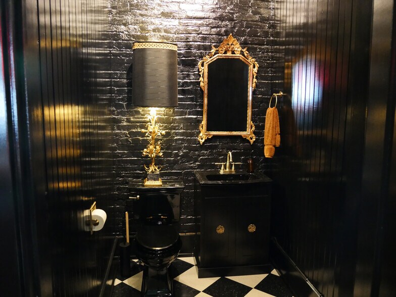 More Photos Of 207 N Chestnut St, Seymour Office For Sale