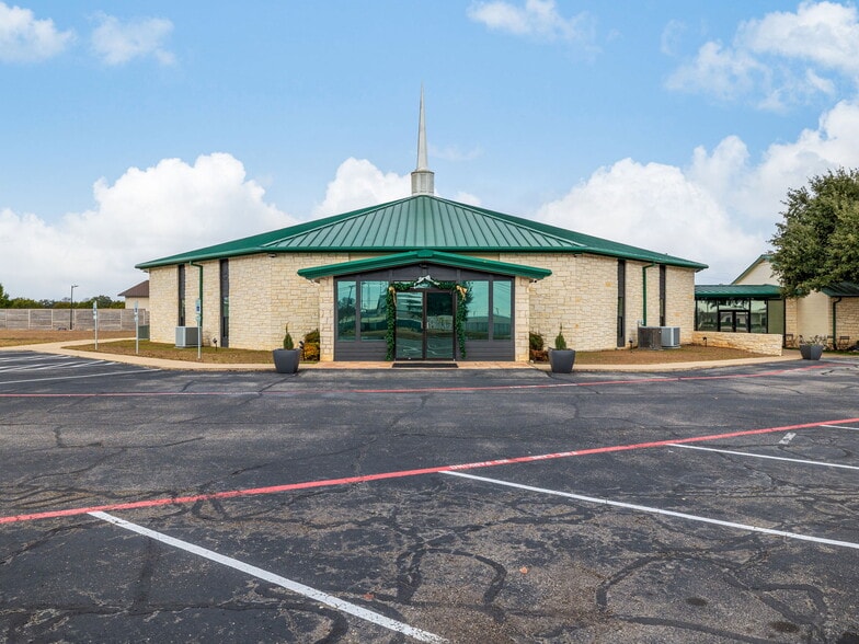 More Photos Of 6600 S Lakewoods Dr, Georgetown Specialty For Sale