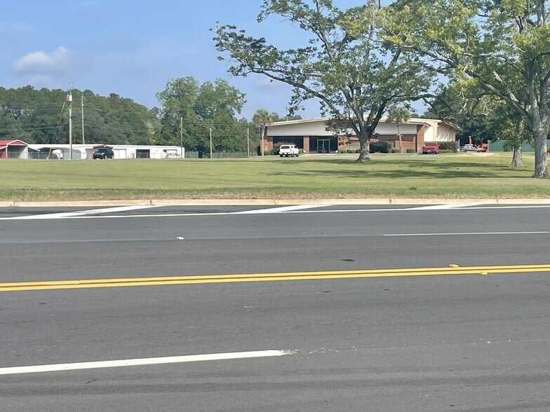 More Photos Of 2032 Sylvester Dr, Moultrie Warehouse For Sale