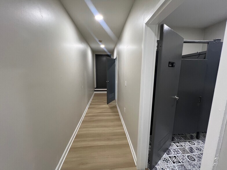 More Photos Of 8-10 Crain Hwy N, Glen Burnie Storefront Retail Office For Sale