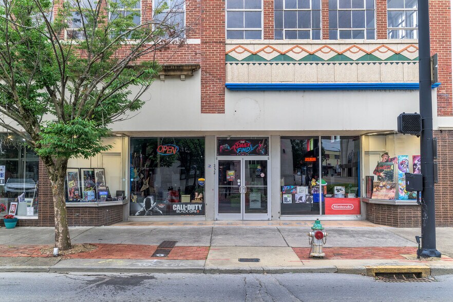 More Photos Of 244-252 Broad St, Kingsport Storefront Retail Office For Sale