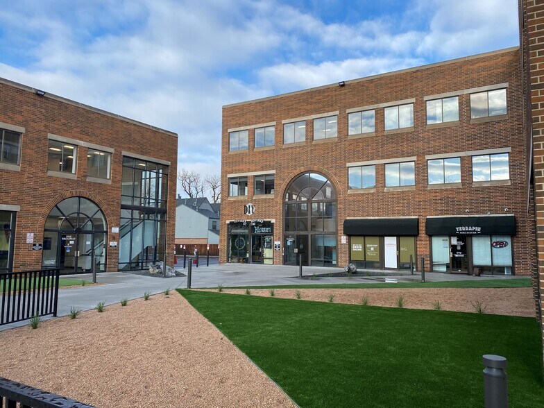 More Photos Of 1 Broadway, Denver Unknown For Lease