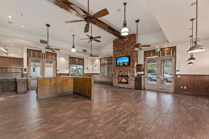 More Photos Of 29001 Canwood St, Agoura Hills Restaurant For Lease