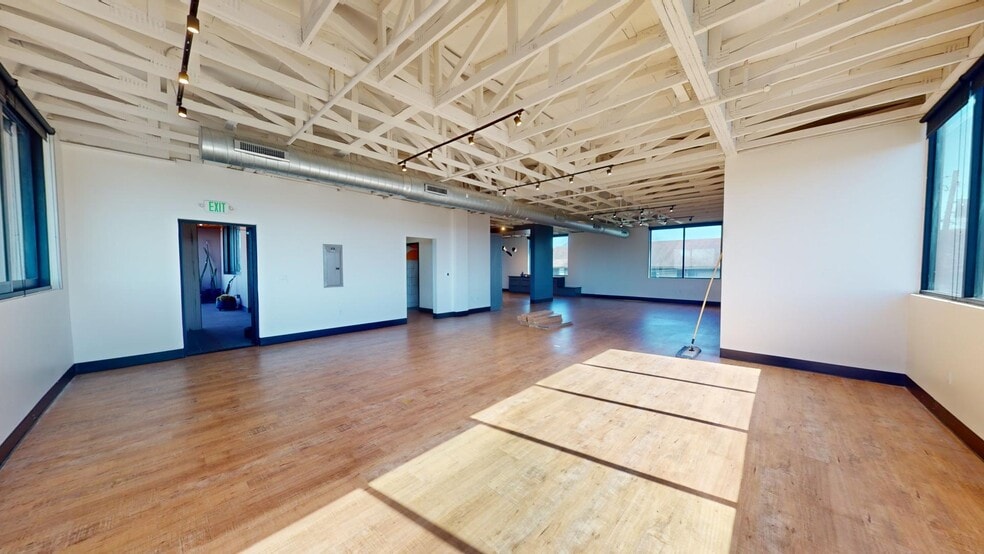 More Photos Of 5621 Emerald Forest Dr, Austin Restaurant For Lease