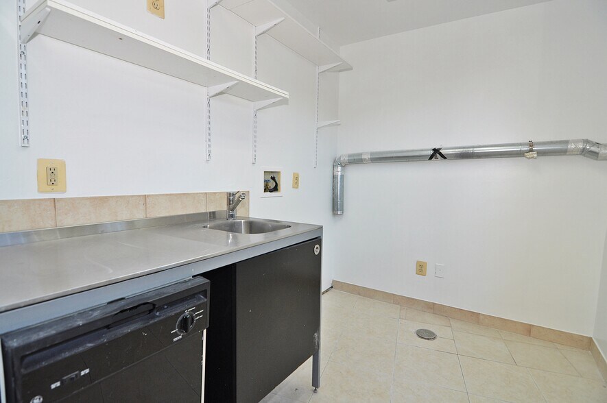 More Photos Of 6706-6716 Whittier Ave, McLean Medical For Sale