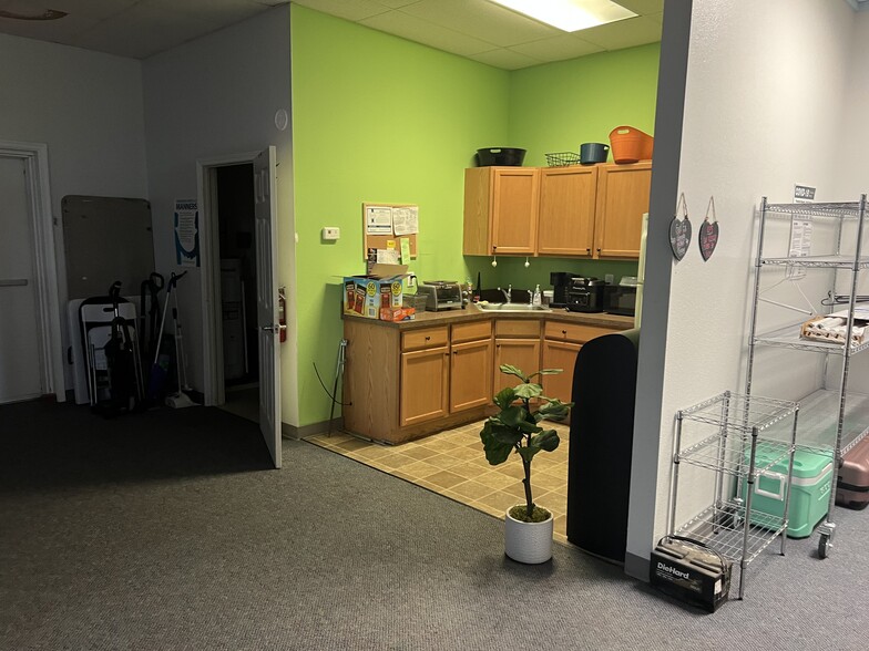 More Photos Of 26200 Vista Dr, Waves Unknown For Lease