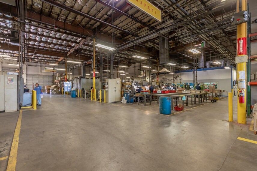More Photos Of 2950 W Catalina Dr, Phoenix Manufacturing For Sale
