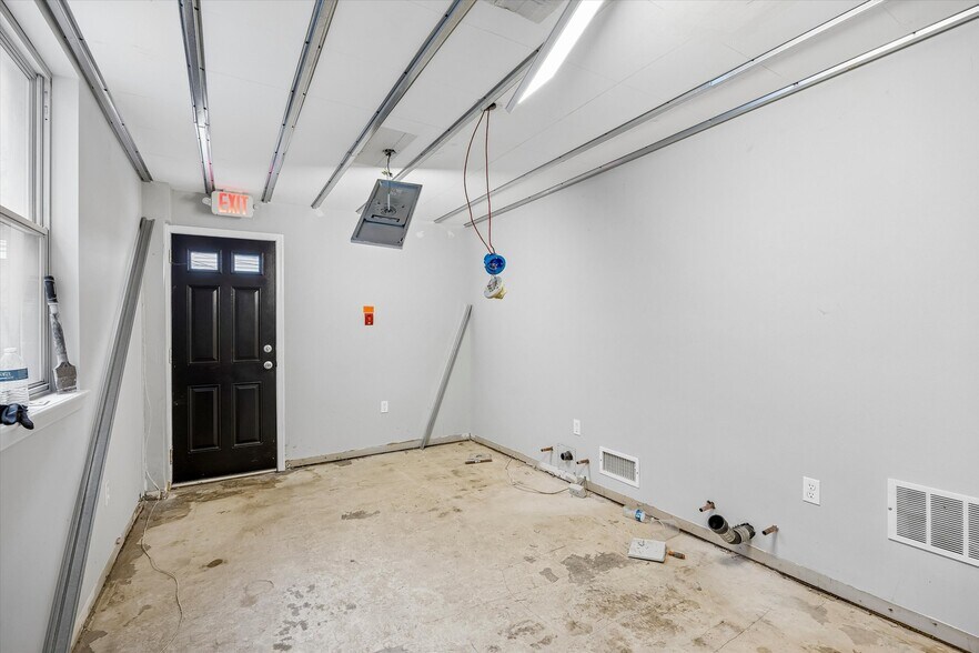 More Photos Of 1909 S Broad St, Philadelphia Office Residential For Sale