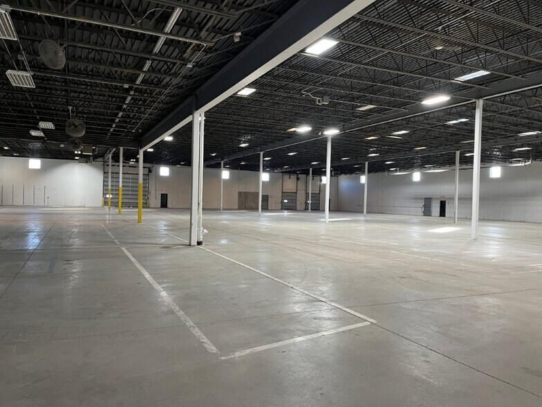 More Photos Of 11356 215th St W, Lakeville Manufacturing For Sale