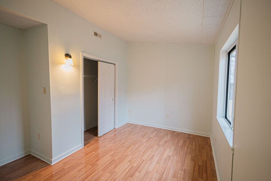More Photos Of 1460 Pocono Ln, Bartonsville Multifamily For Sale