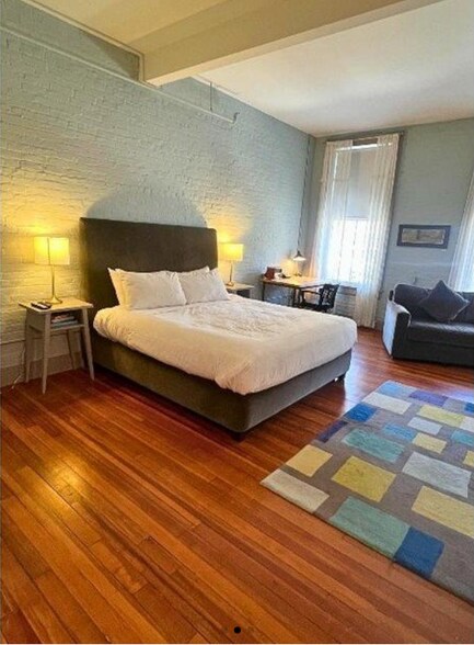 More Photos Of 297 North St, Pittsfield Hotel For Sale