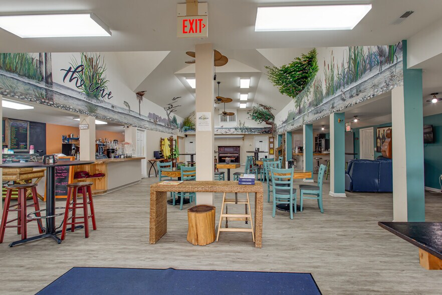 More Photos Of 12133 Neale Sound Dr, Cobb Island Restaurant For Sale