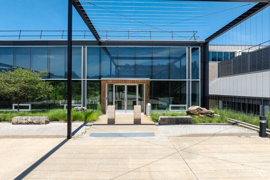 More Photos Of 20 Missouri Research Park Dr, Saint Charles Office For Sale