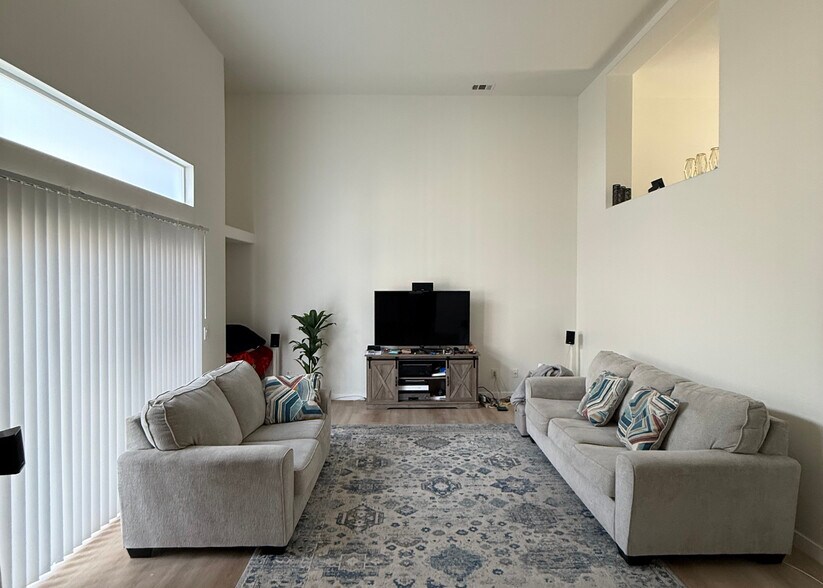 More Photos Of 670 S Magnolia Ave, Anaheim Apartments For Sale