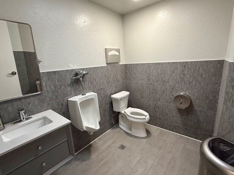 More Photos Of 101-107 Main St, Roseville Office For Lease
