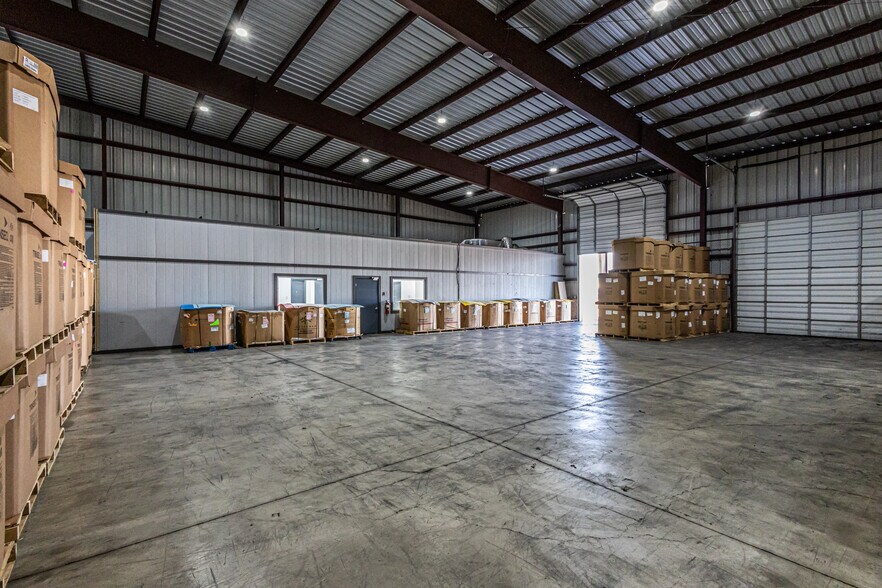 More Photos Of 13806 N Unitec Dr, Laredo Warehouse For Lease