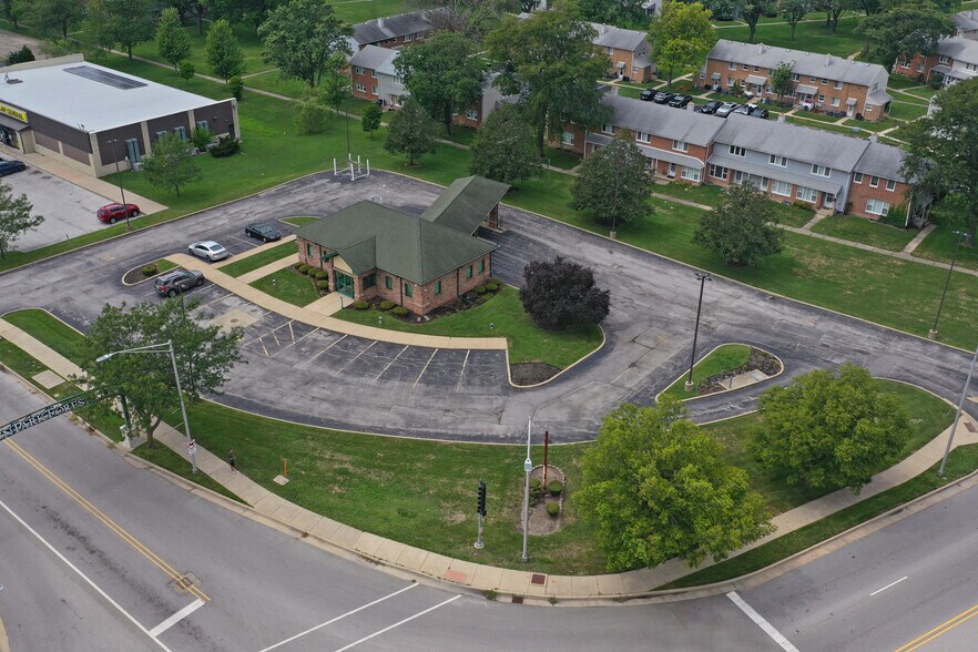 More Photos Of 2 Main St, Park Forest Bank For Lease