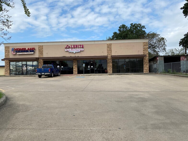 Primary Photo Of 6622 Pinemont Dr, Houston General Retail For Lease
