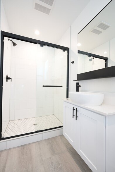 More Photos Of 3017 Kenwood Ave, Los Angeles Multifamily For Sale