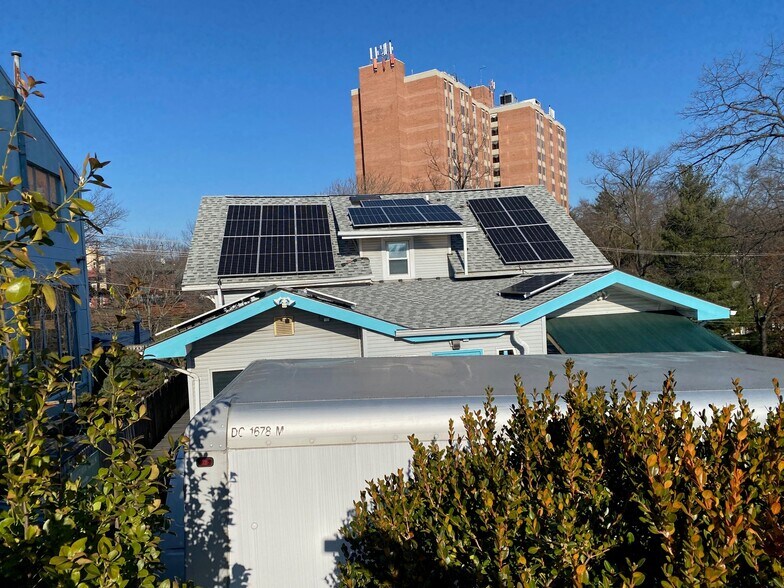 More Photos Of 7010 Westmoreland Ave, Takoma Park General Retail For Sale