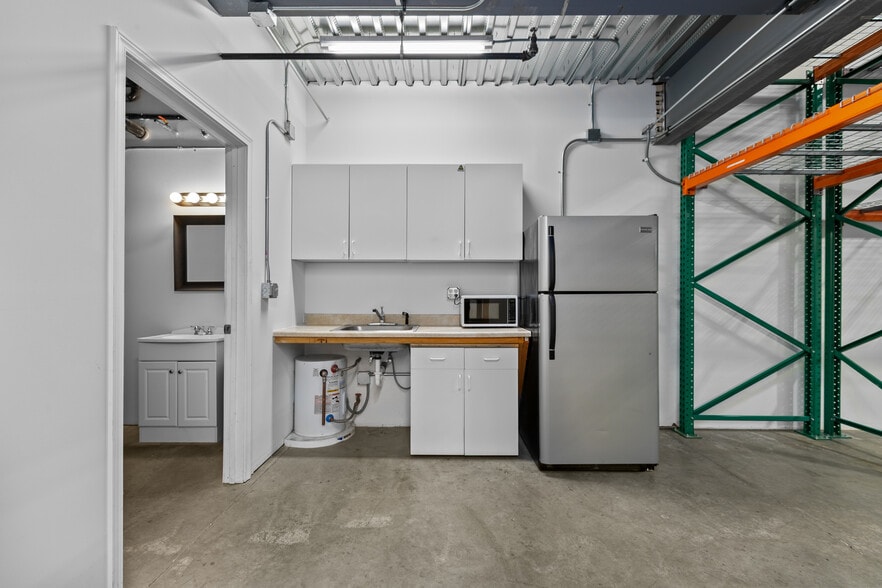 More Photos Of 1985 Alpine Way, Bellingham Warehouse For Sale