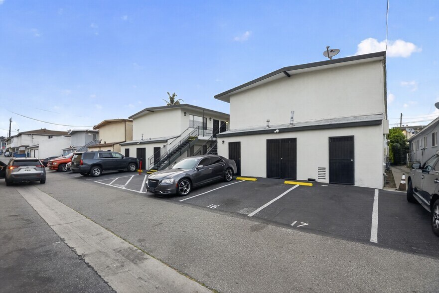 More Photos Of 4546-4550 W 173rd St, Lawndale Apartments For Sale