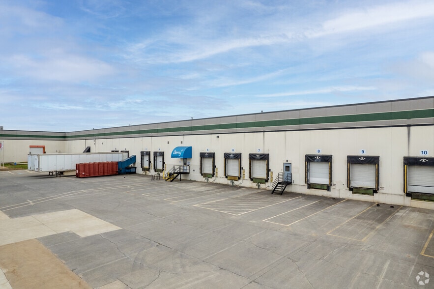 More Photos Of 411 Brooke Rd, Winchester Warehouse For Lease