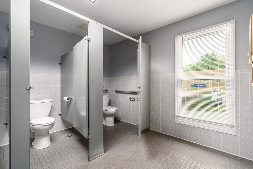 More Photos Of 617 Mulberry St, Elizabethtown Office For Sale