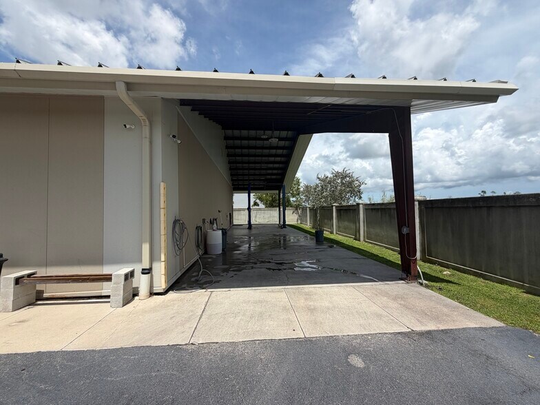 More Photos Of 3519 Plover Ave, Naples Warehouse For Lease