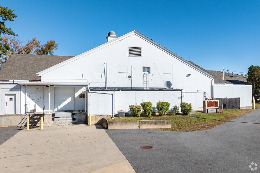 More Photos Of 297 Boston Post Rd, Wayland Storefront For Sale