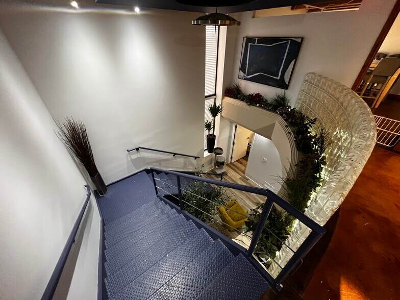 More Photos Of 1540 Hannah Ave, Forest Park Light Distribution For Sale