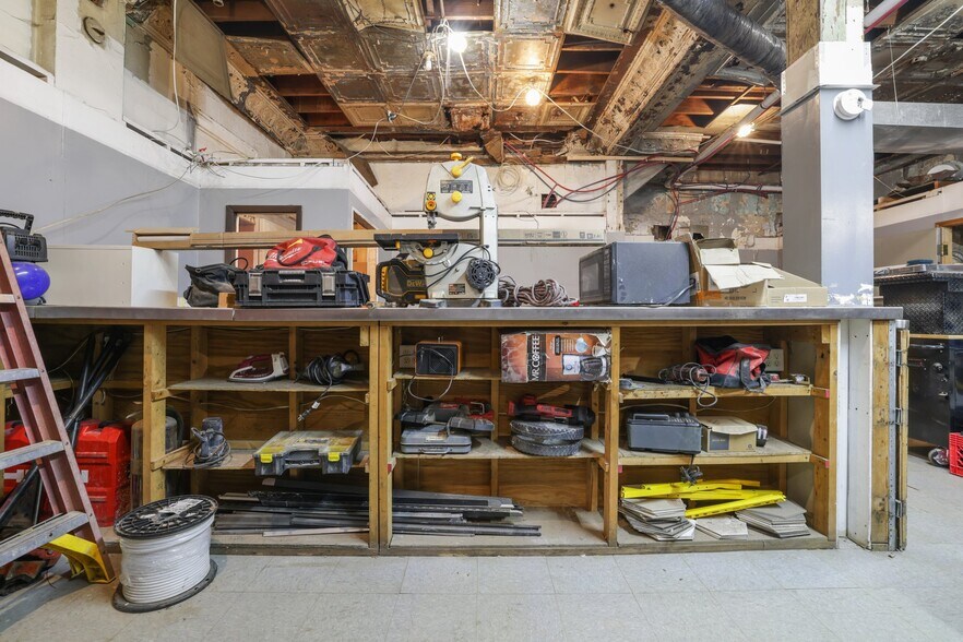 More Photos Of 1890 S High St, Columbus Light Distribution For Sale