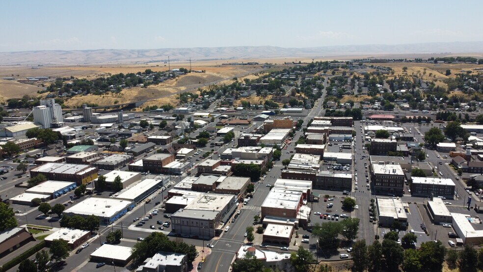 More Photos Of 124 S Main St, Pendleton Storefront Retail Office For Lease