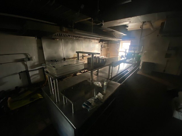 More Photos Of 21445 Gumina Rd, Brookfield Restaurant For Sale