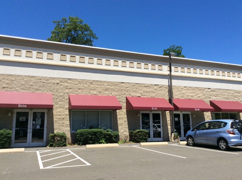 More Photos Of 100 Corporate Dr, Trumbull Research And Development For Lease