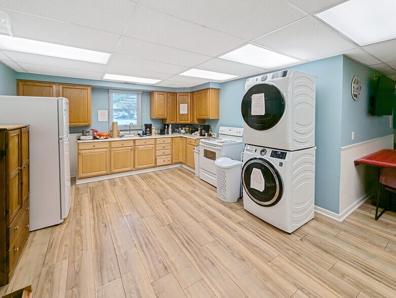 More Photos Of 250 Alhambra Ave, Frankfort Medical For Lease