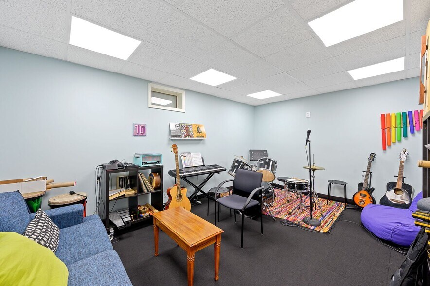 More Photos Of 71 E Hollister St, Cincinnati Medical For Lease