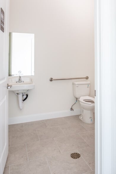 More Photos Of 2001 Auburn Hills Pky, McKinney Office For Lease