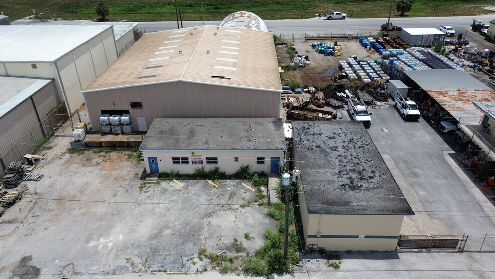 More Photos Of 909 NW 13th St, Belle Glade Manufacturing For Sale