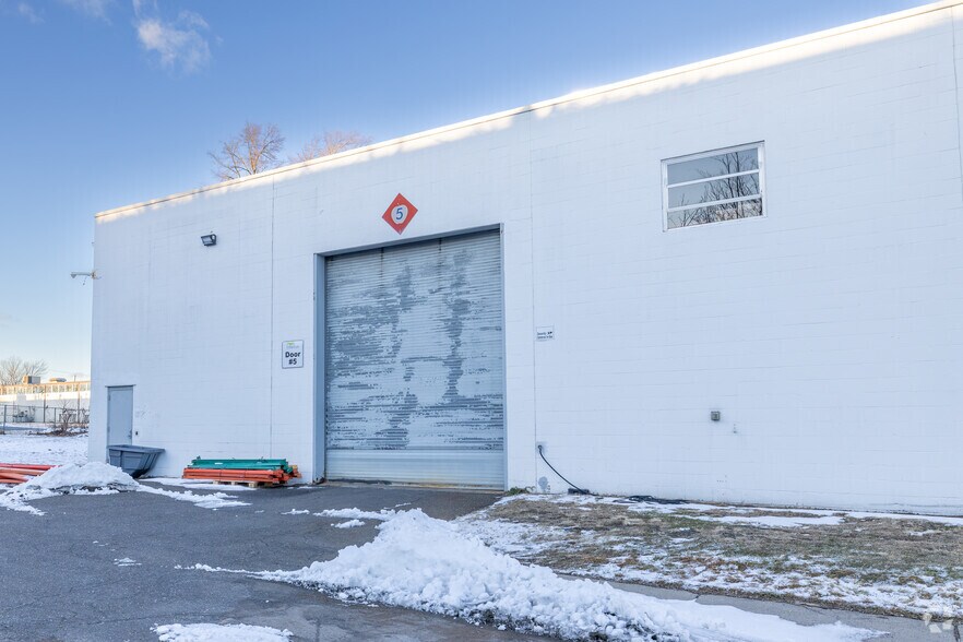 More Photos Of 220 Commerce Dr, Montgomeryville Warehouse For Lease
